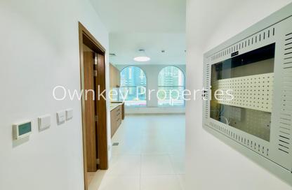 Apartment - Studio - 1 for rent in DXB Tower - Sheikh Zayed Road - Dubai Apartment - Studio - 1 for rent in DXB Tower - Sheikh Zayed Road - Dubai