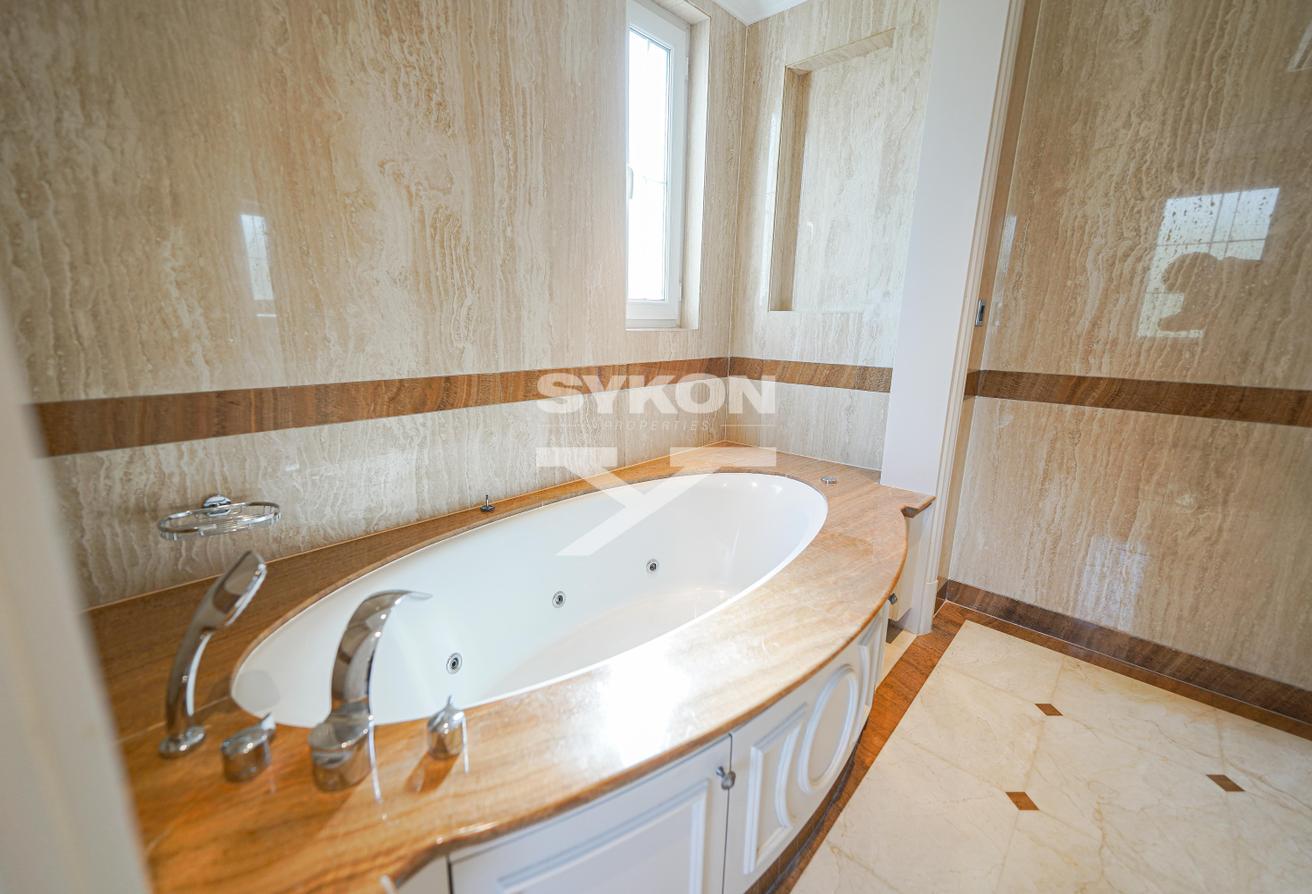 Spacious 5 BR Villa | Huge Plot | Luxury Mansion photo 21