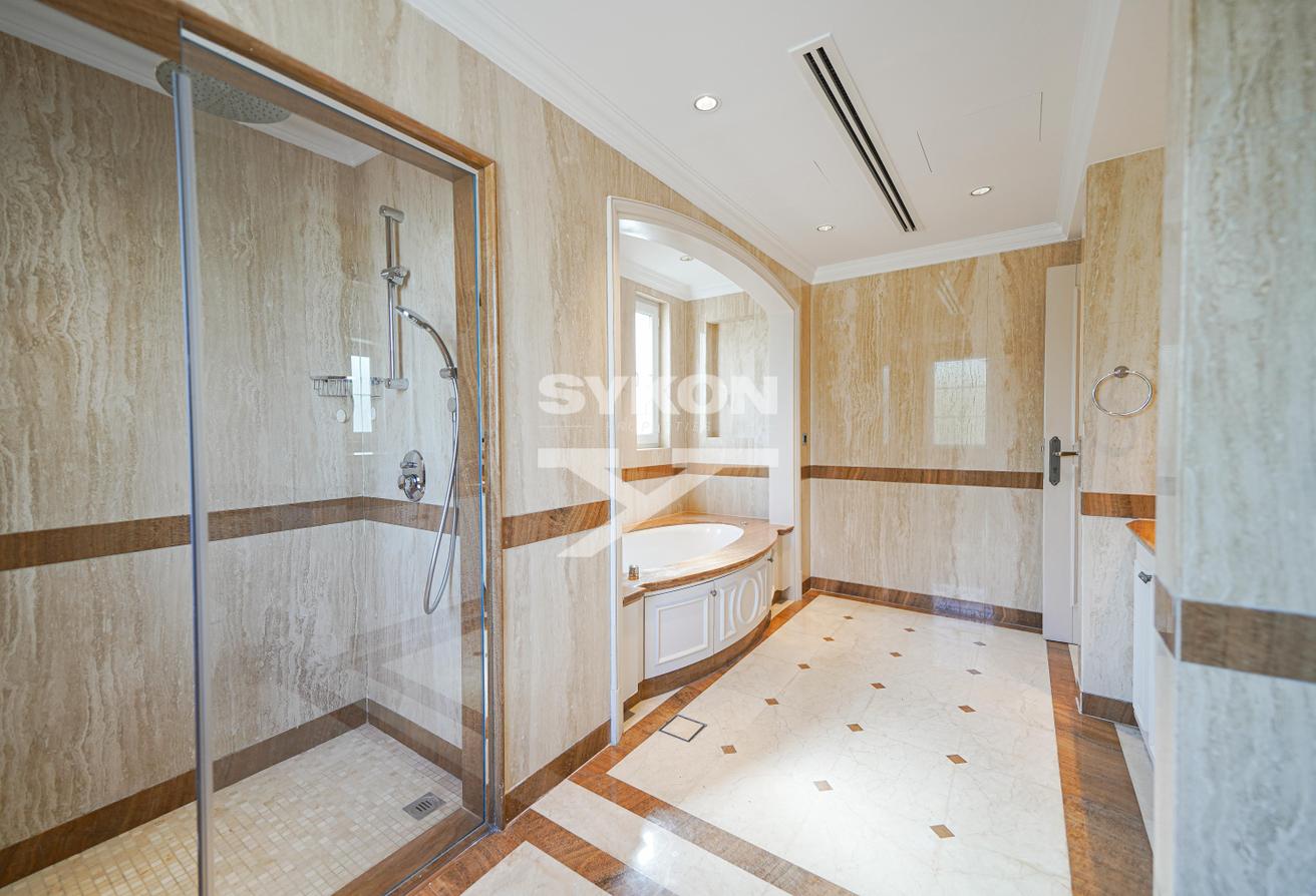 Spacious 5 BR Villa | Huge Plot | Luxury Mansion photo 25