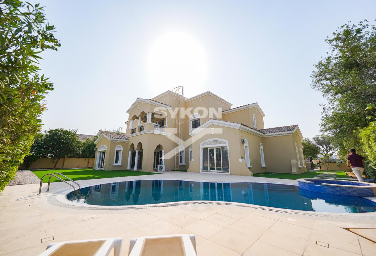 Spacious 5 BR Villa | Huge Plot | Luxury Mansion photo 29