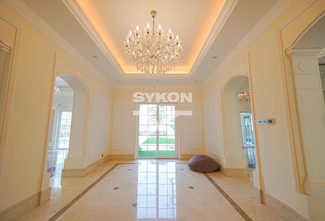 Spacious 5 BR Villa | Huge Plot | Luxury Mansion photo 8