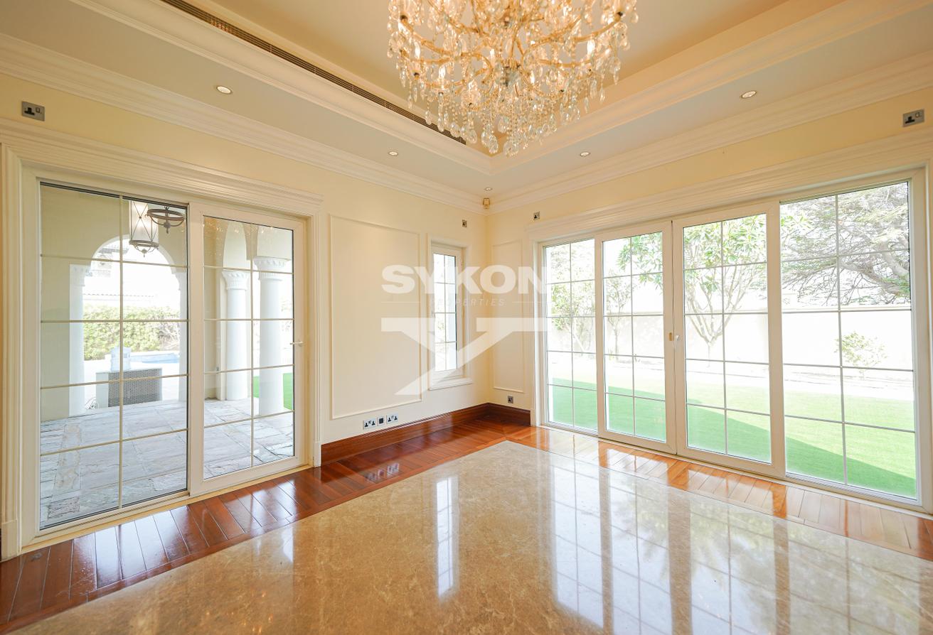 Spacious 5 BR Villa | Huge Plot | Luxury Mansion photo 7
