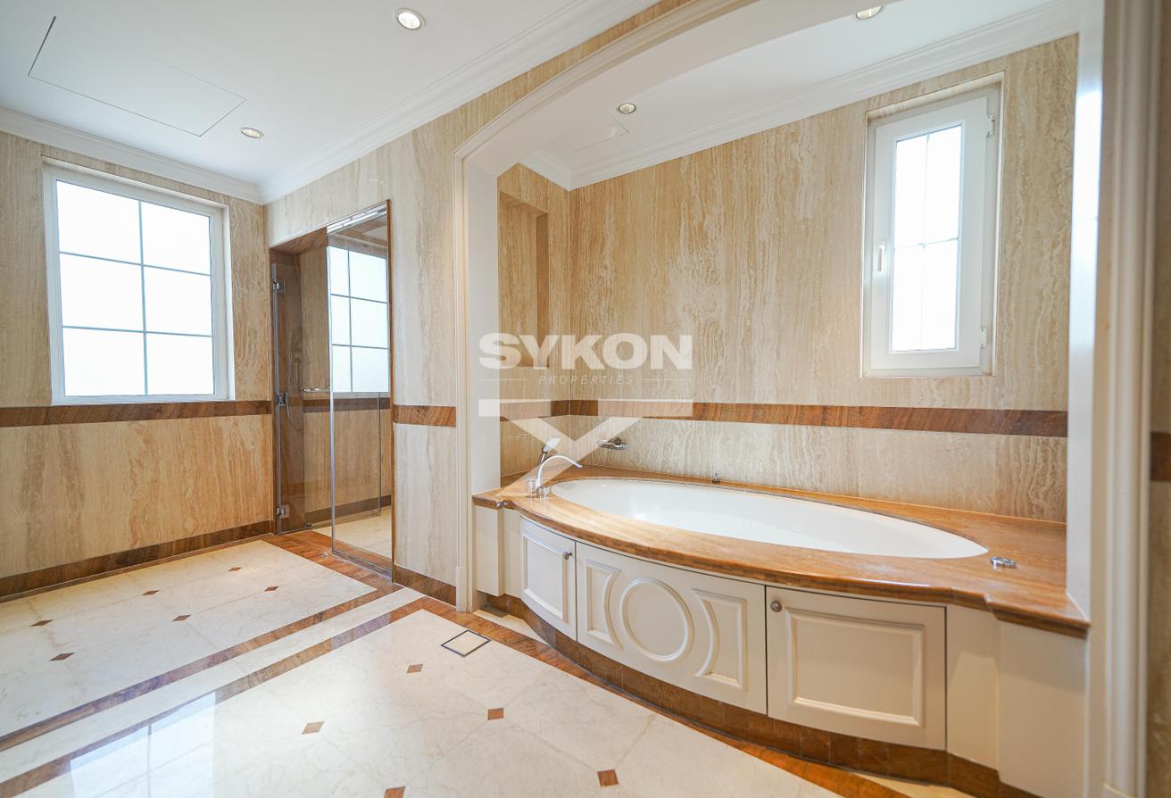 Spacious 5 BR Villa | Huge Plot | Luxury Mansion photo 24
