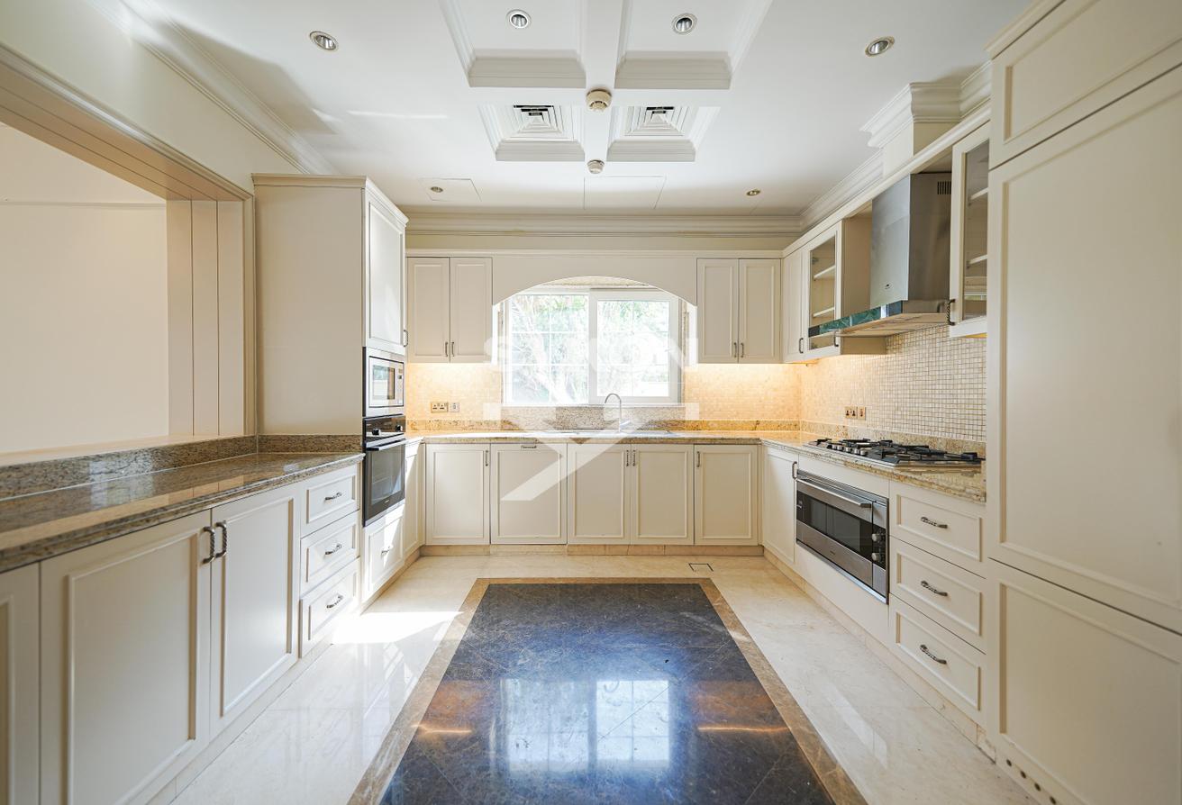 Spacious 5 BR Villa | Huge Plot | Luxury Mansion photo 18