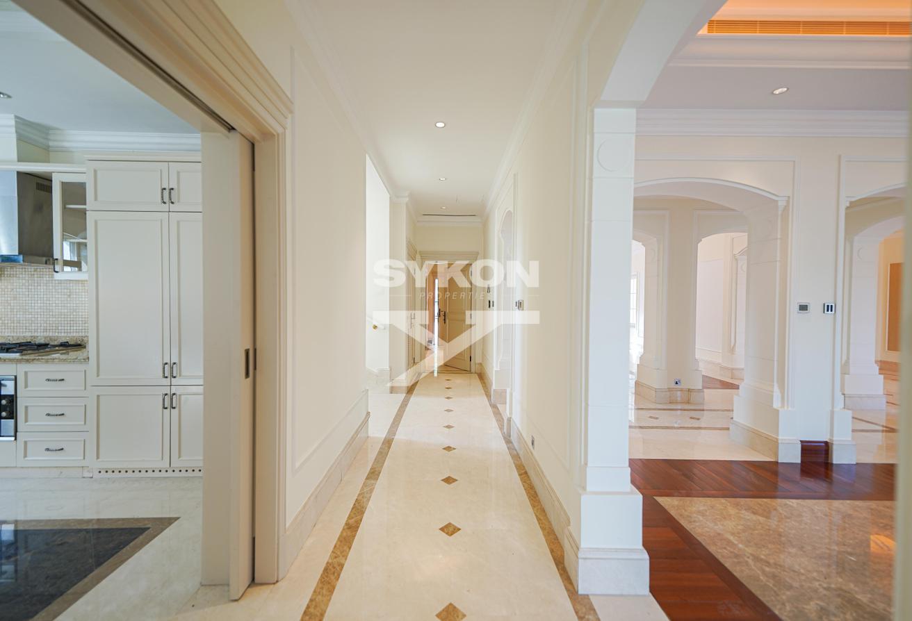 Spacious 5 BR Villa | Huge Plot | Luxury Mansion photo 12