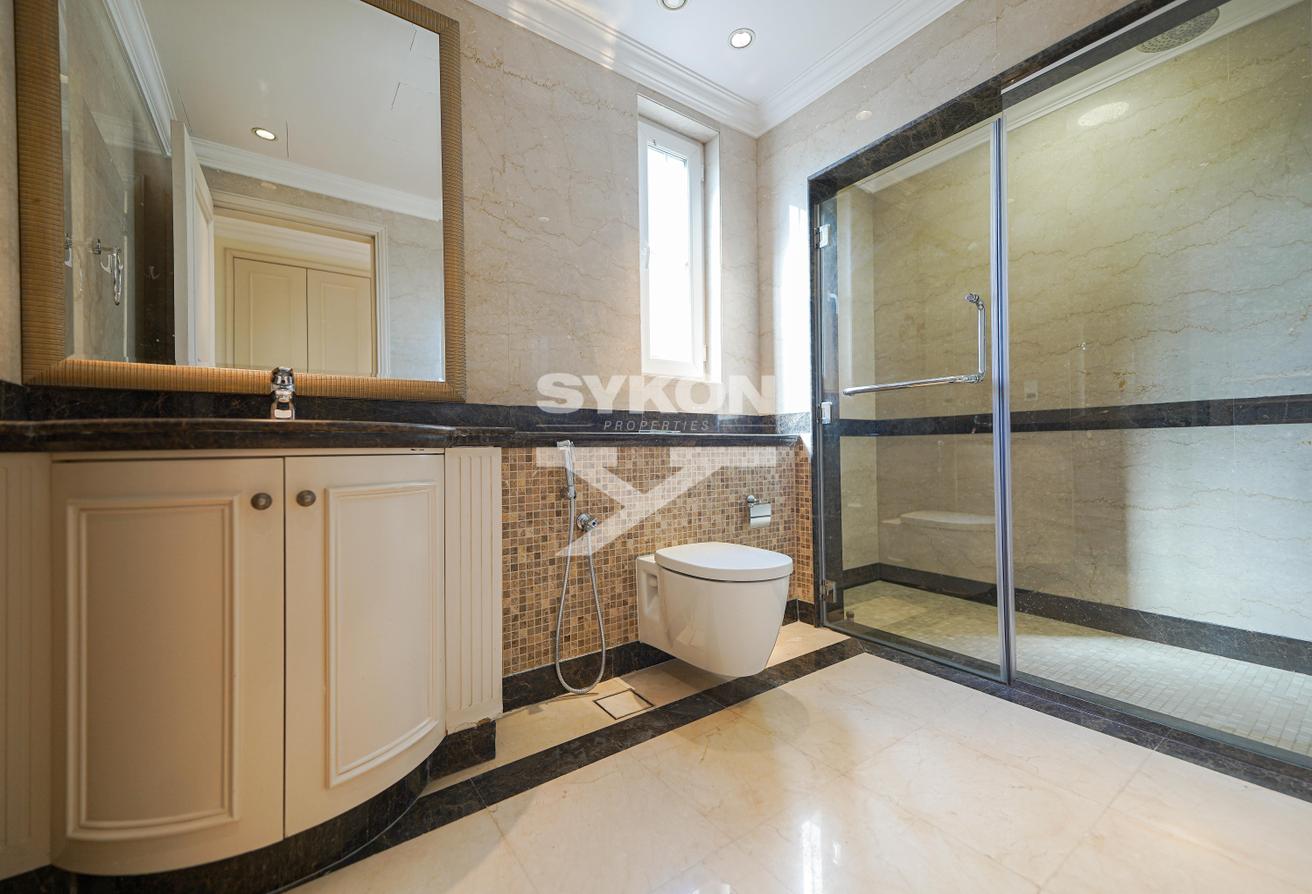 Spacious 5 BR Villa | Huge Plot | Luxury Mansion photo 20