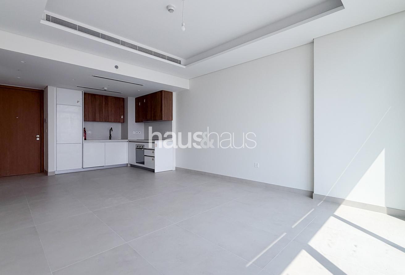 Top Floor | Brand New | Skyline View photo 10