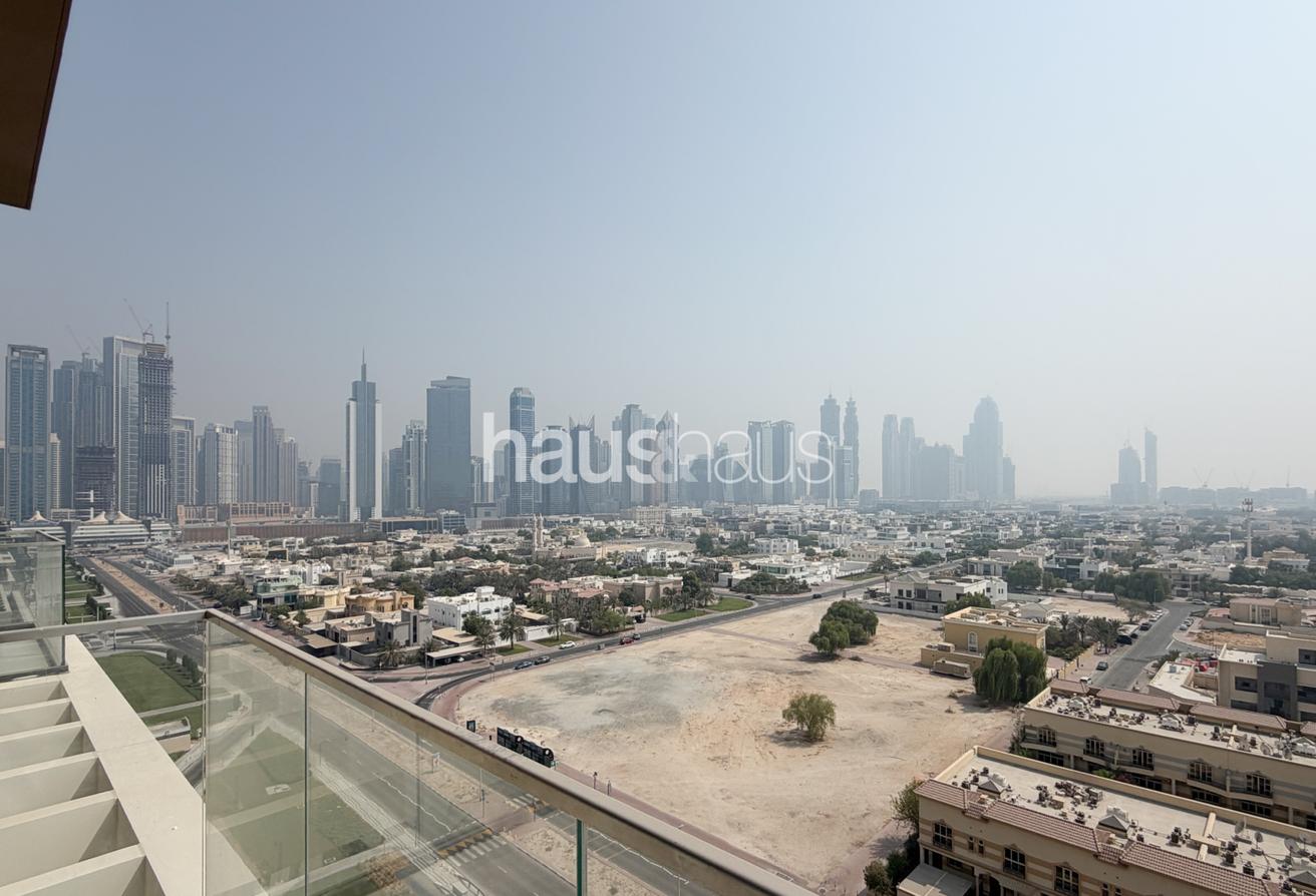Top Floor | Brand New | Skyline View photo 8
