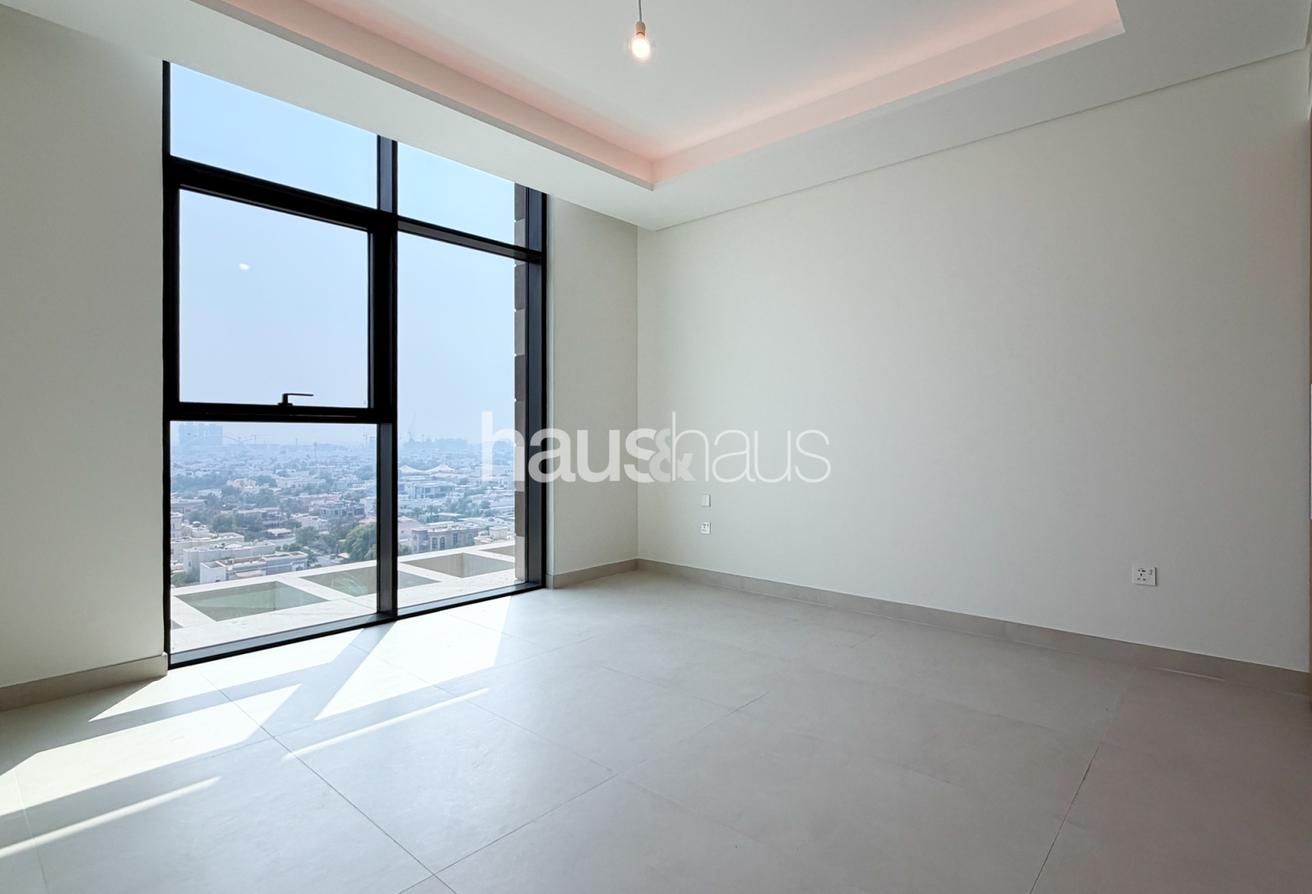 Top Floor | Brand New | Skyline View photo 9
