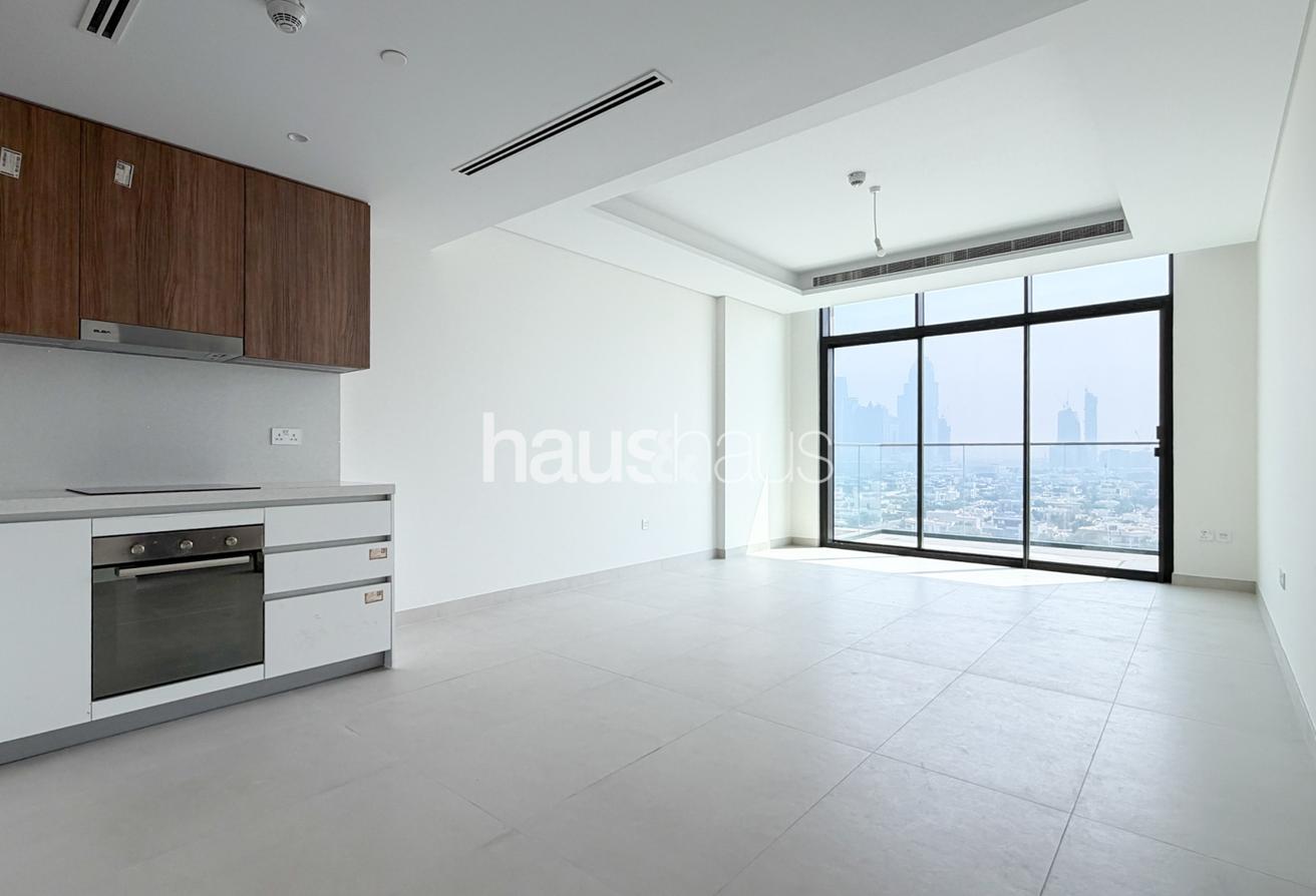 Top Floor | Brand New | Skyline View photo 3