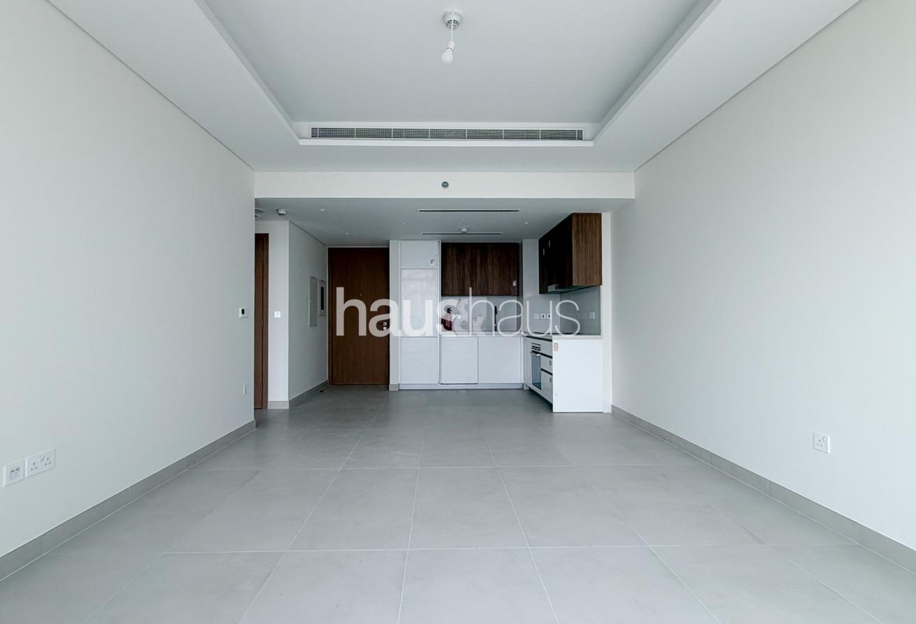 Top Floor | Brand New | Skyline View photo 11