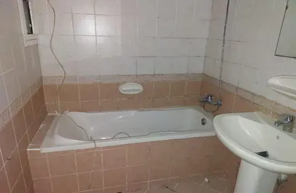 شقة - 2 غرف نوم - 2 حمامات للايجار في الند - القاسمية - الشارقة