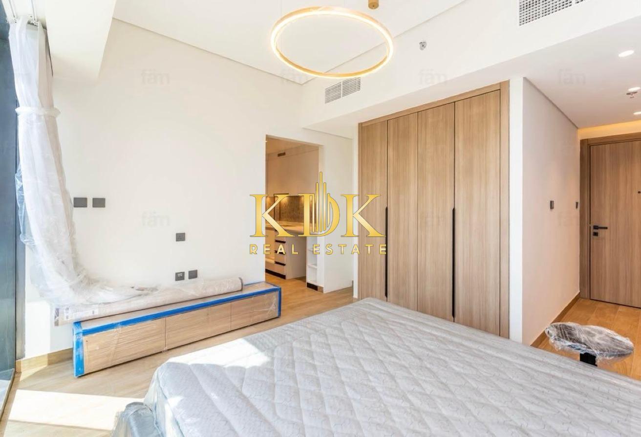 1BR Apartment|Seslia Tower| Balcony & Skyline View photo 4