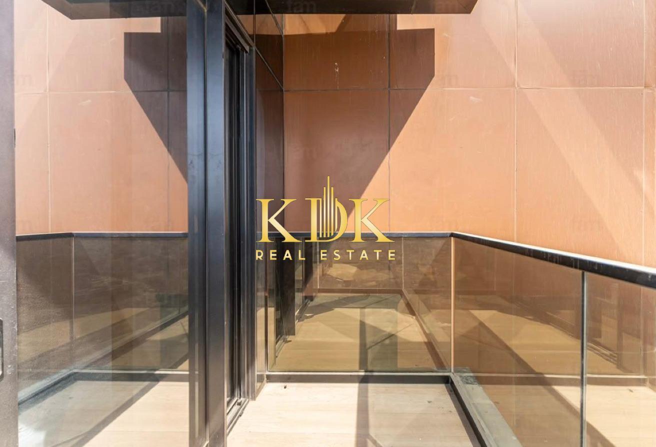 1BR Apartment|Seslia Tower| Balcony & Skyline View photo 6