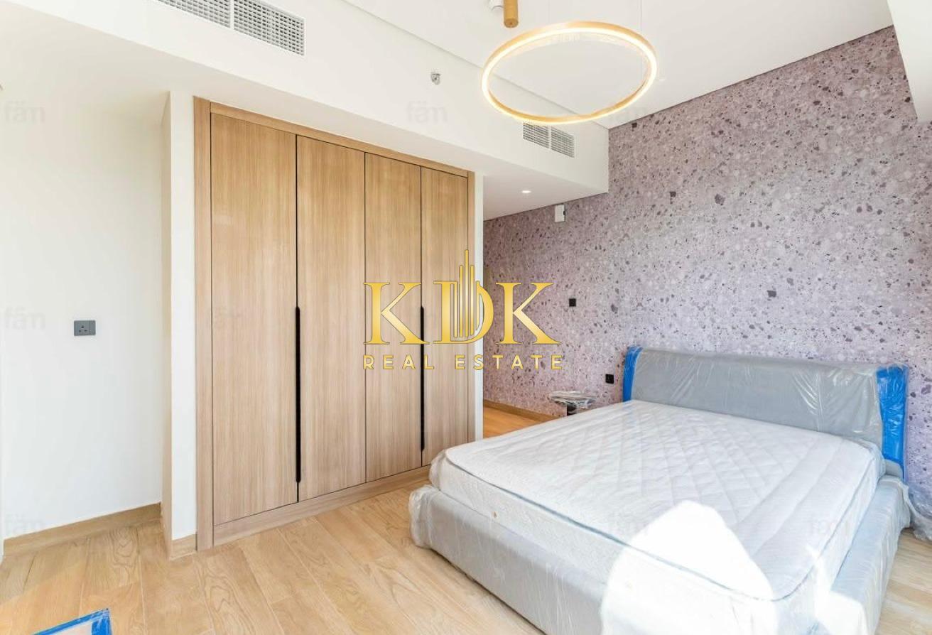 1BR Apartment|Seslia Tower| Balcony & Skyline View photo 3