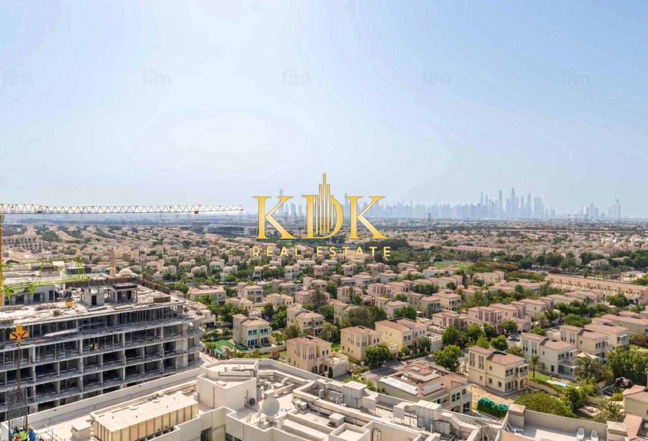 1BR Apartment|Seslia Tower| Balcony & Skyline View photo 8