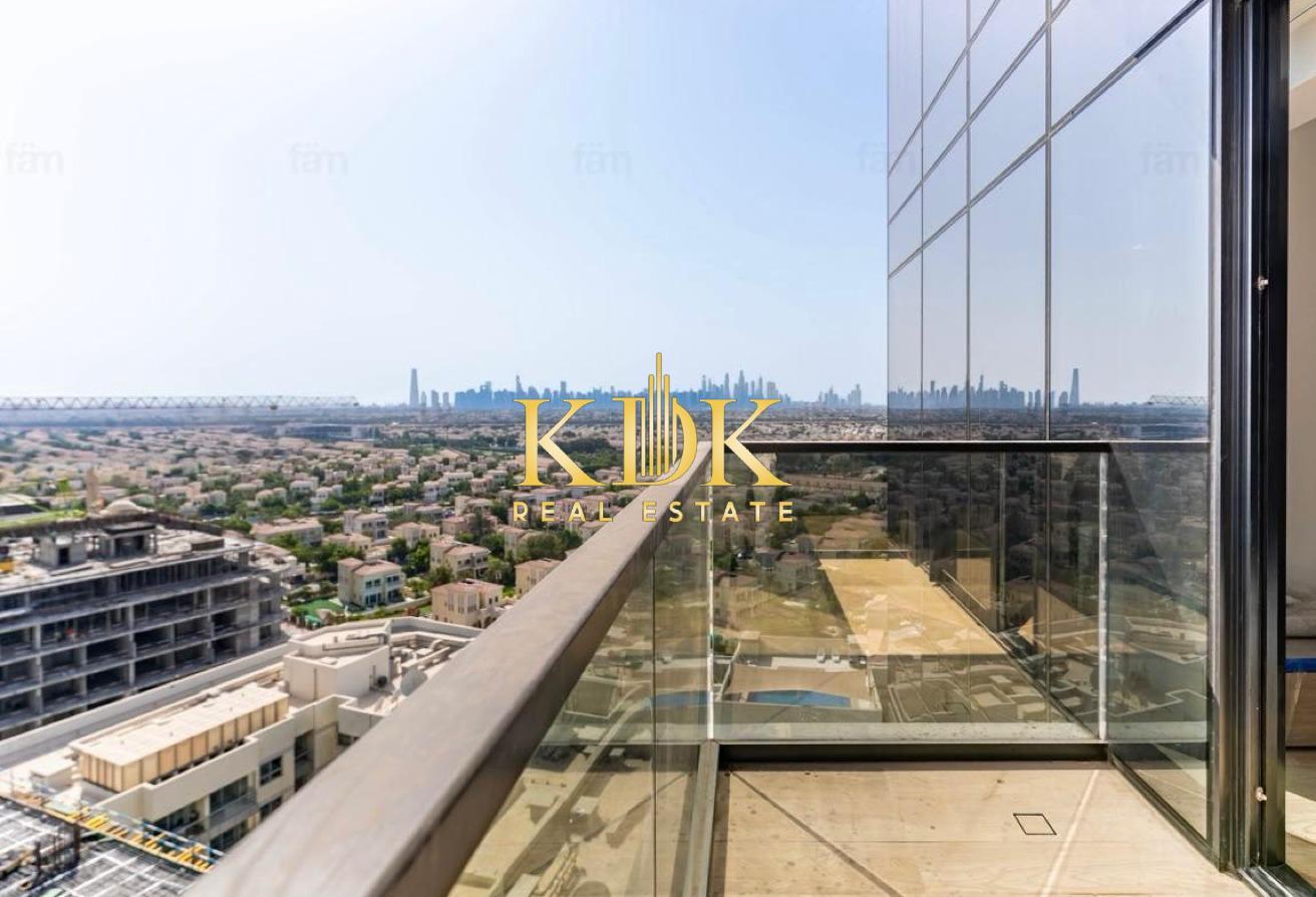 1BR Apartment|Seslia Tower| Balcony & Skyline View photo 7