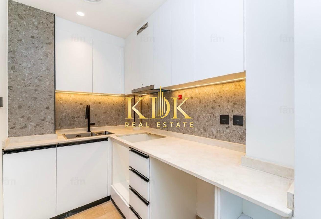 1BR Apartment|Seslia Tower| Balcony & Skyline View photo 9