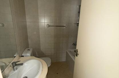 Apartment - 3 - 4 for rent in Emirates Tower - New Al Taawun Road - Al Taawun - Sharjah