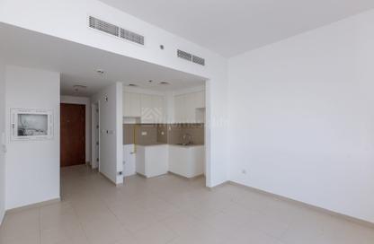 Apartment - Studio - 1 for rent in Zahra Apartments 2A - Zahra Apartments 2 - Zahra Apartments - Town Square - Dubai