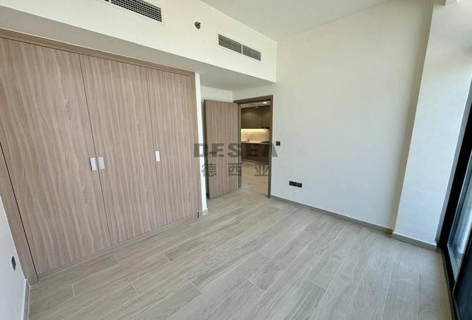 Spacious Layout | High Floor | Vacant photo 2