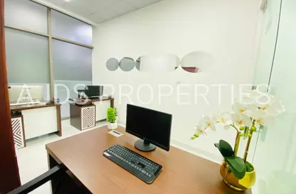 مكتب - غرفة نوم - 1 حمام للايجار في ريد اڤينيو - منطقة القرهود - دبي