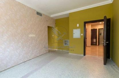 Apartment - 1 - 2 for rent in Al Nabaa Building - Al Naba'ah - Al Sharq - Sharjah