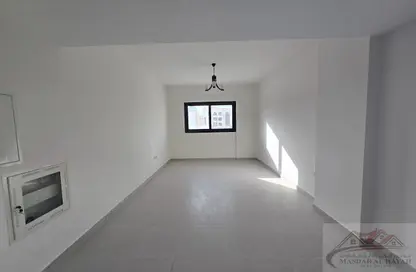 Apartment - 1 Bedroom - 2 Bathrooms for rent in Muwailih Building - Muwaileh - Sharjah