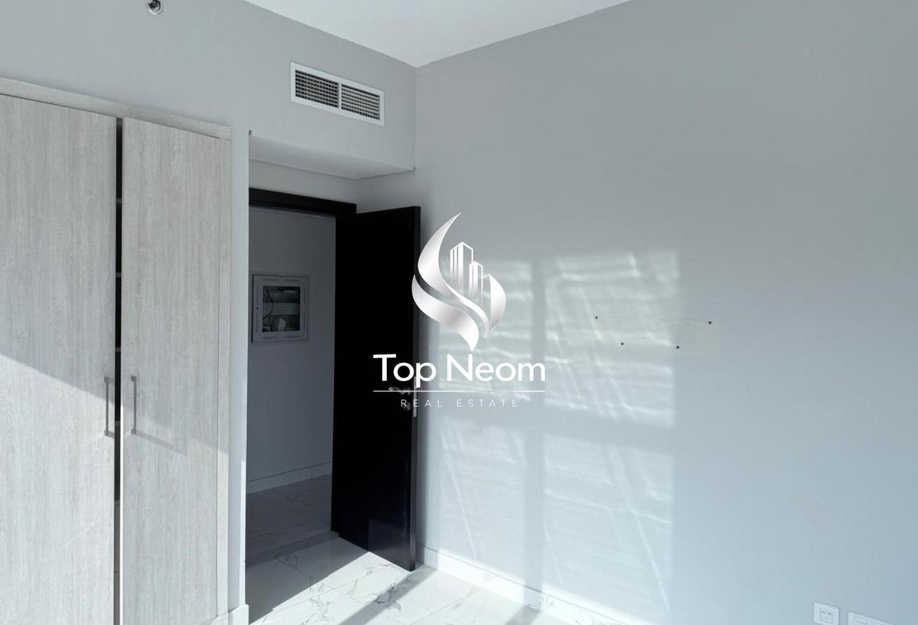 PRIME LOCATION || GATED COMMUNITY || VACANT photo 6
