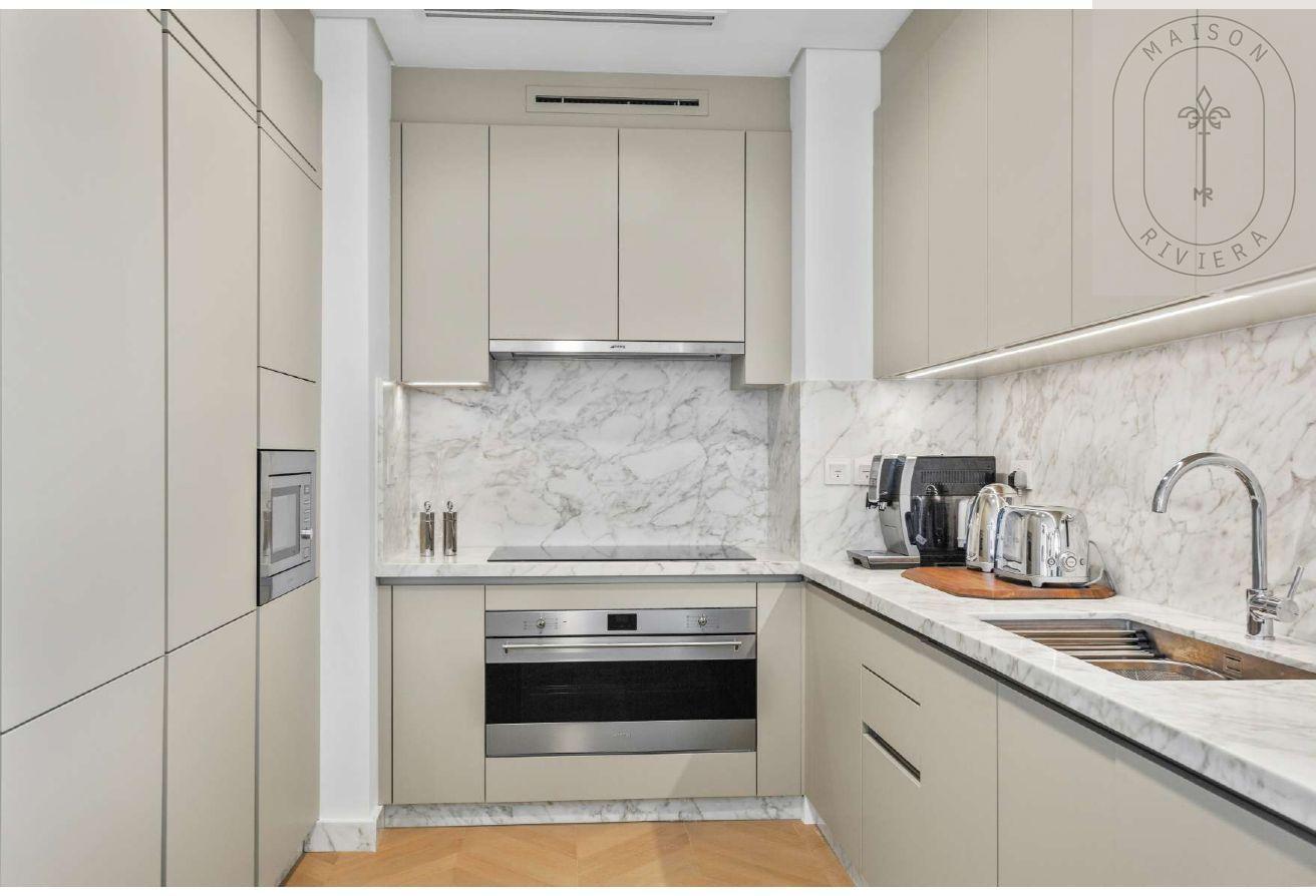 Luxury 2BR corner unit with Skyline & Canal views photo 7