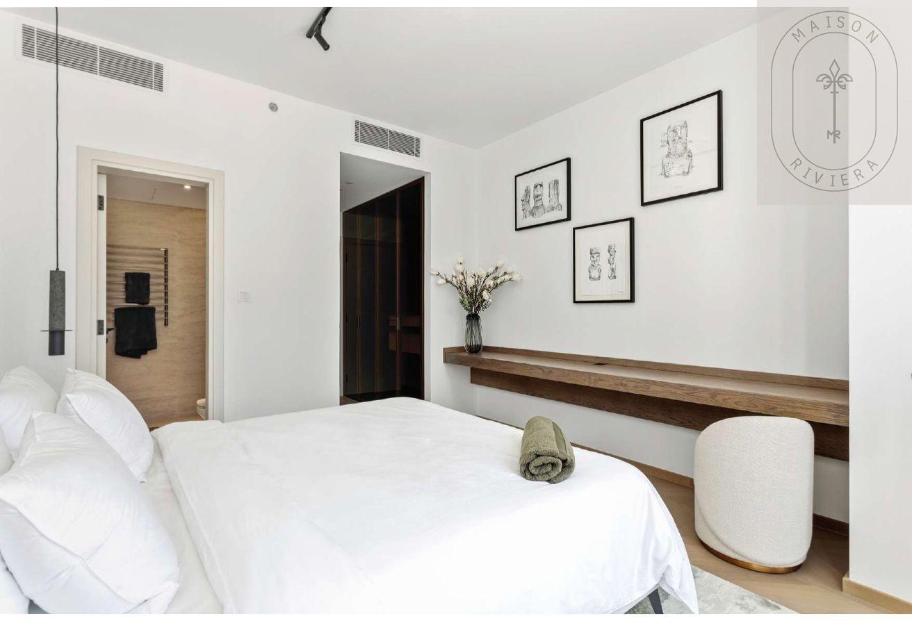 Luxury 2BR corner unit with Skyline & Canal views photo 9