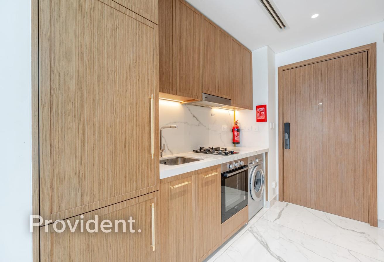 Unfurnished | Ready to Move | Mid Floor photo 4