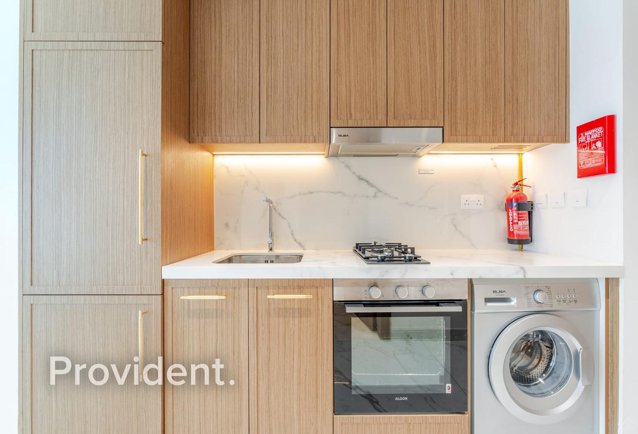 Unfurnished | Ready to Move | Mid Floor photo 5