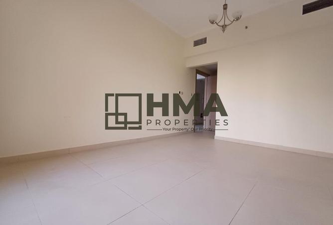 Huge 1BHK Balcony Appliances Rent 52k Parking 6Chq photo 2