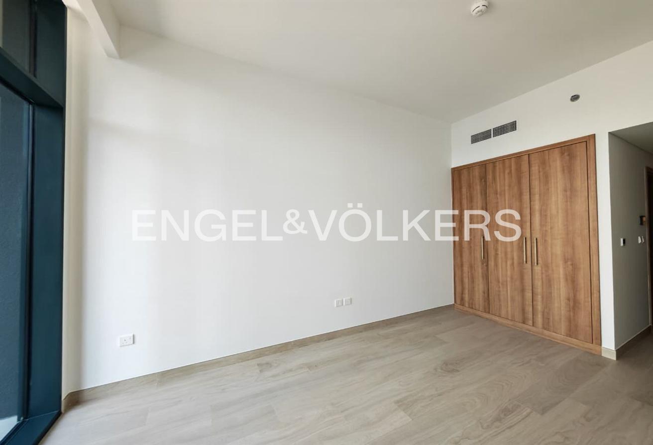 EXCLUSIVE | Brand New | Lagoon View | Vacant photo 7