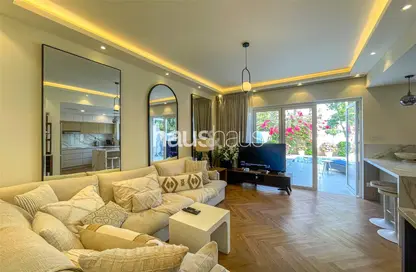 فيلا - 2 غرف نوم - 3 حمامات للبيع في الينابيع 11 - الينابيع - دبي