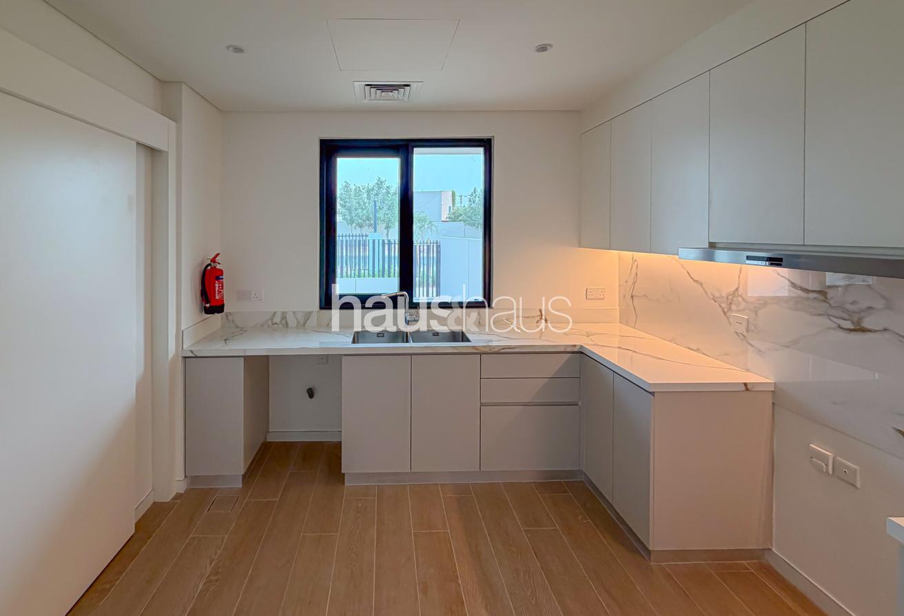Close to Pool | Multiple Cheques | Landscaped photo 6