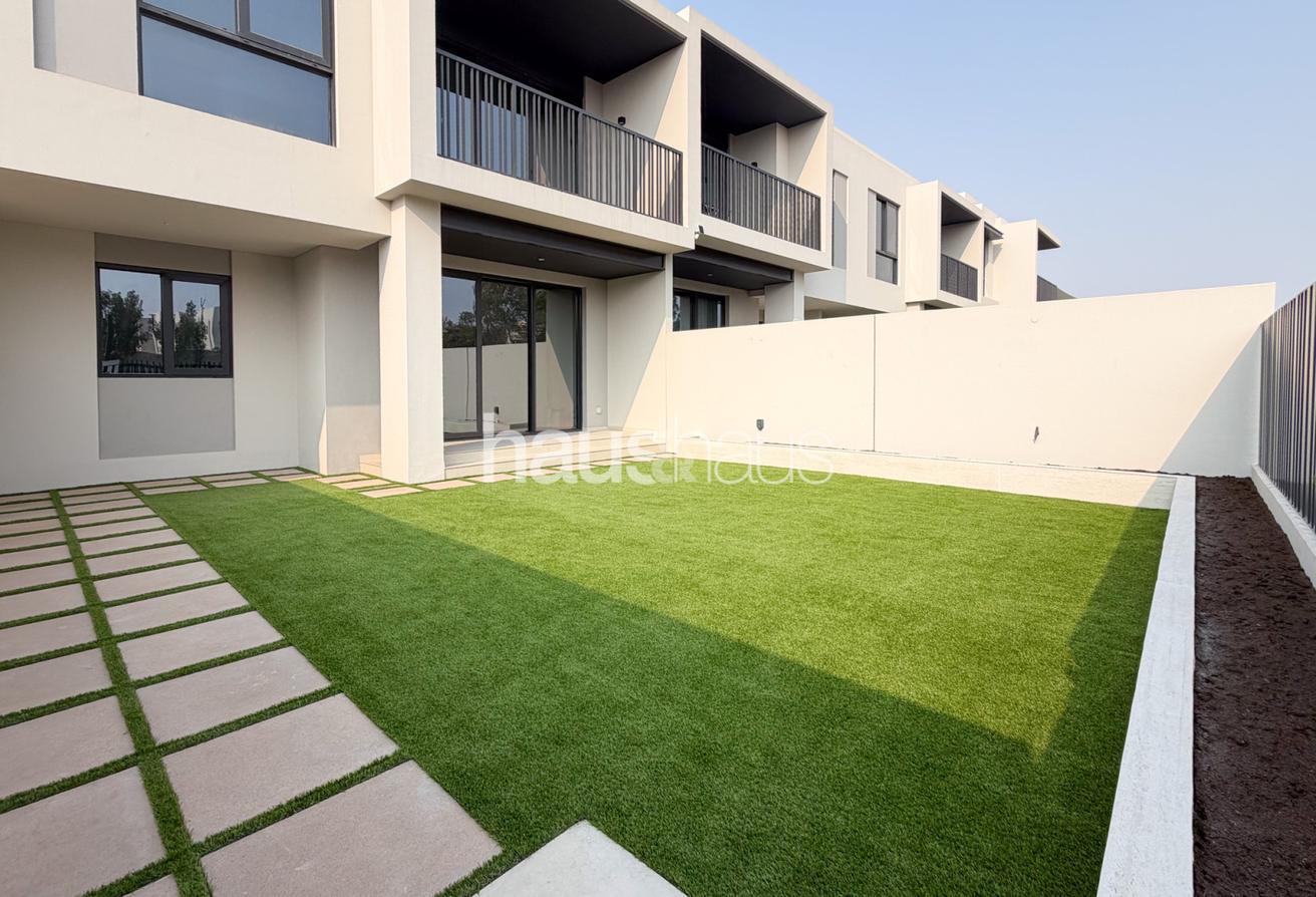 Close to Pool | Multiple Cheques | Landscaped photo 2