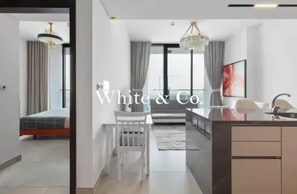 شقة - غرفة نوم - 1 حمام للايجار في زا باراجون لآي جي او - الخليج التجاري - دبي