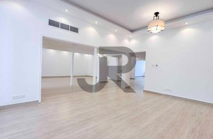 Villa - 4 Bedrooms - 5 Bathrooms for rent in Jumeirah 1 Villas - Jumeirah 1 - Jumeirah - Dubai