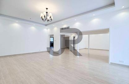 Villa - 4 Bedrooms - 5 Bathrooms for rent in Jumeirah 1 Villas - Jumeirah 1 - Jumeirah - Dubai