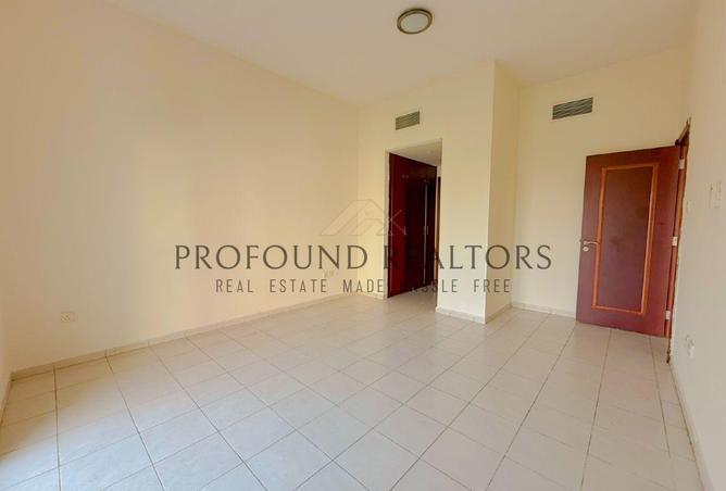 Vacant 1BR | Store room | Near Metro | Parking photo 3