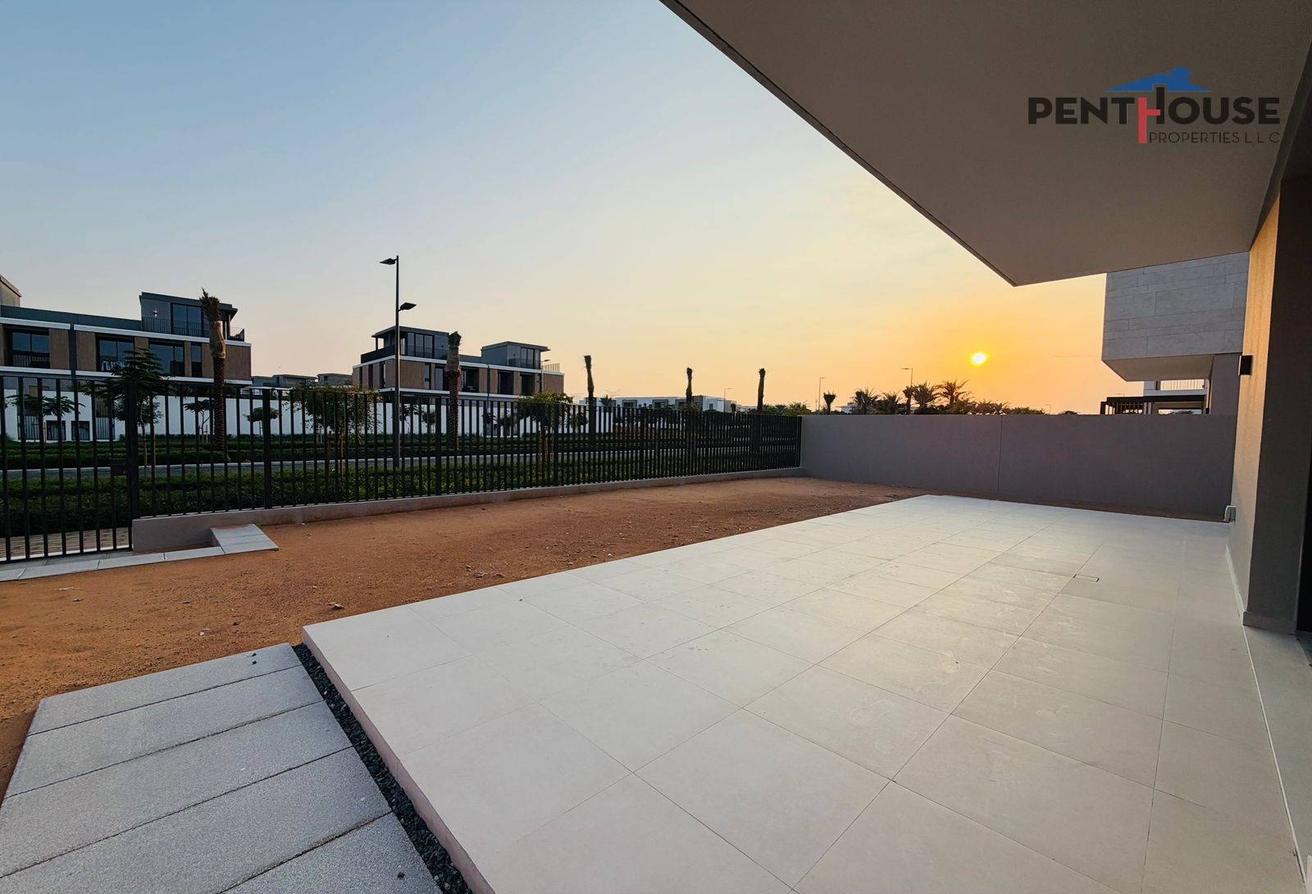 Ultra Luxurious | Brand New | Boulevard view photo 6