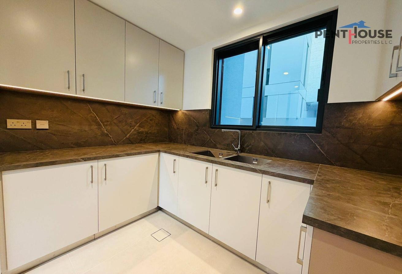 Ultra Luxurious | Brand New | Boulevard view photo 8