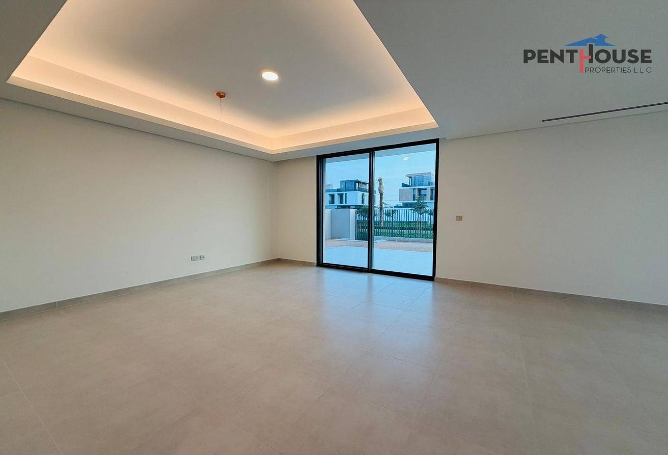 Ultra Luxurious | Brand New | Boulevard view photo 9