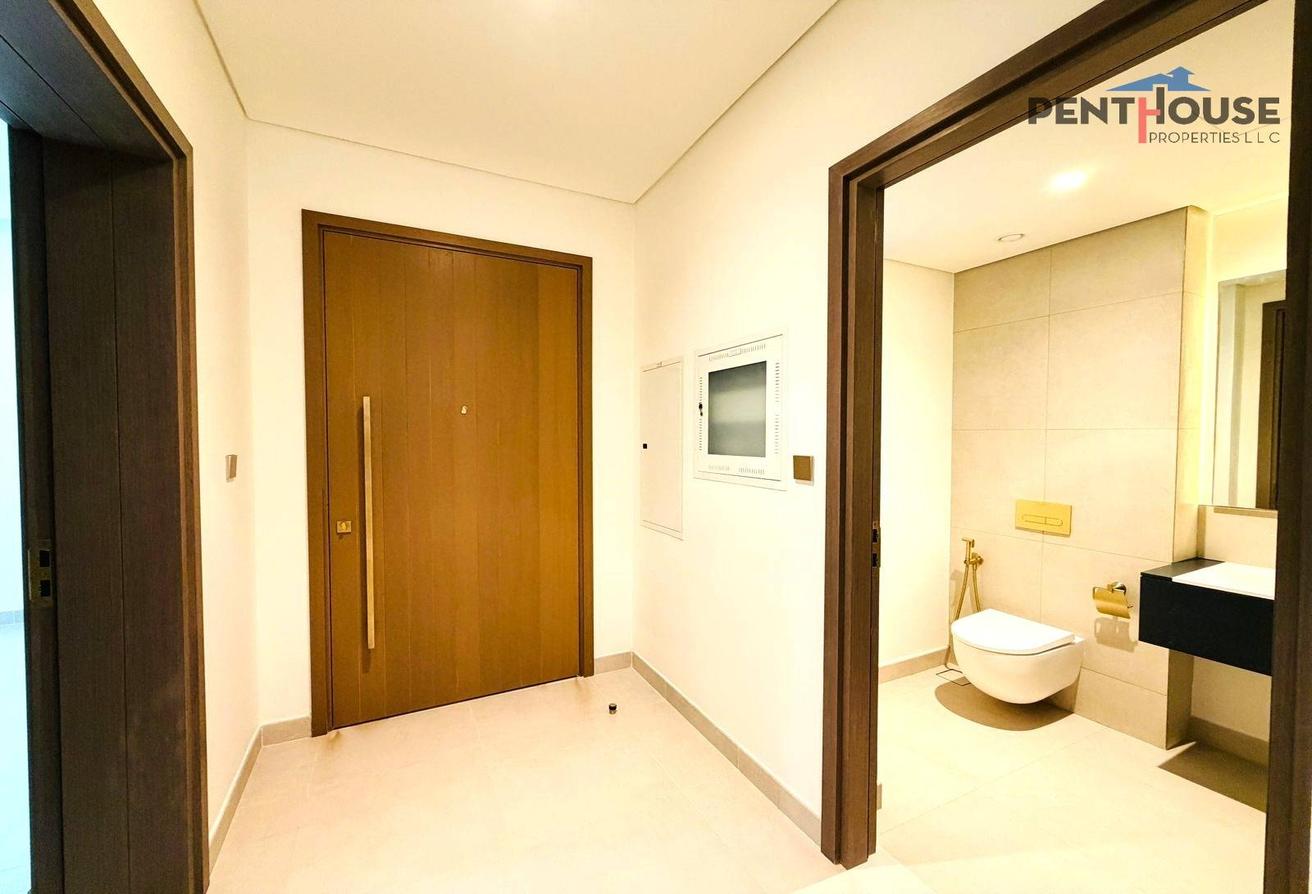 Ultra Luxurious | Brand New | Boulevard view photo 14