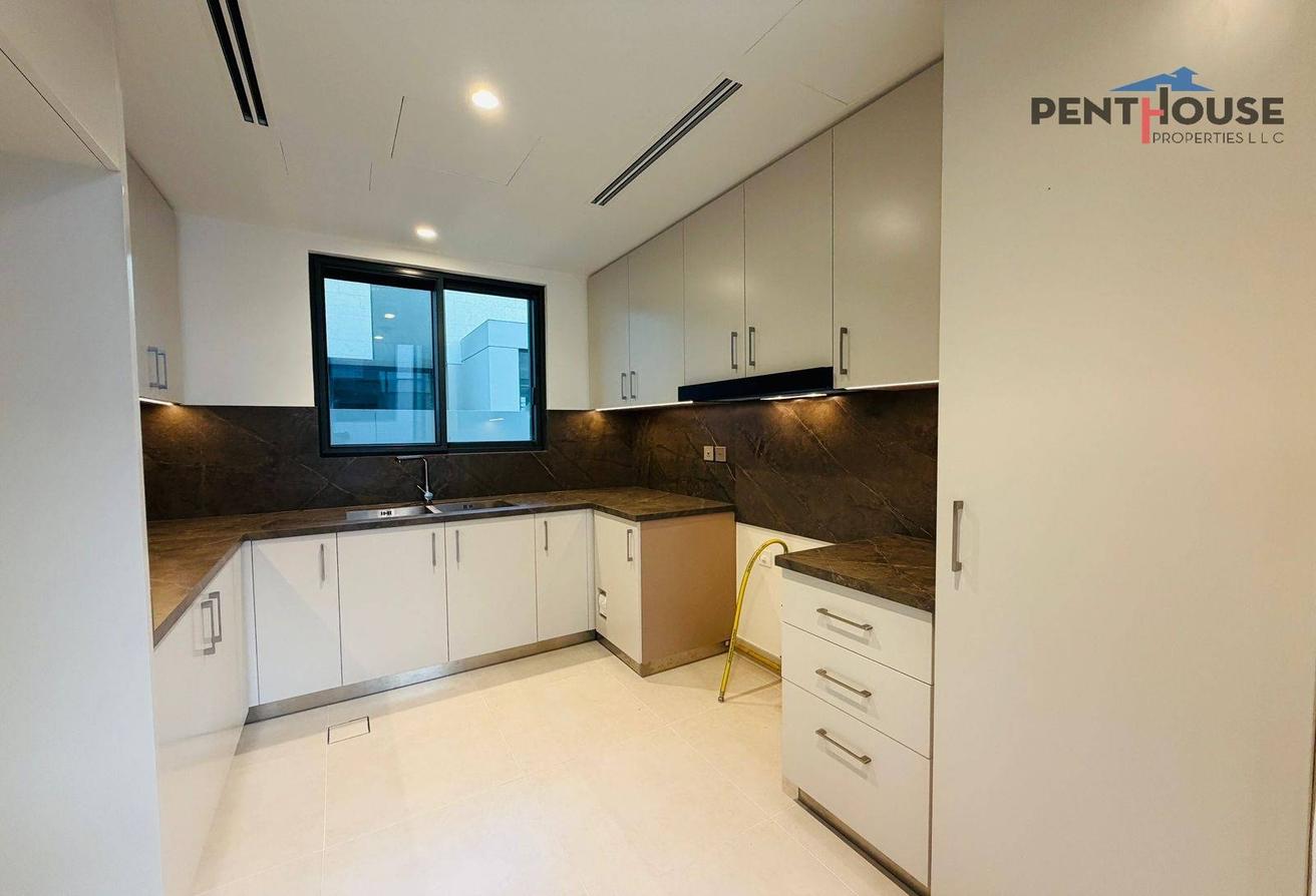 Ultra Luxurious | Brand New | Boulevard view photo 7