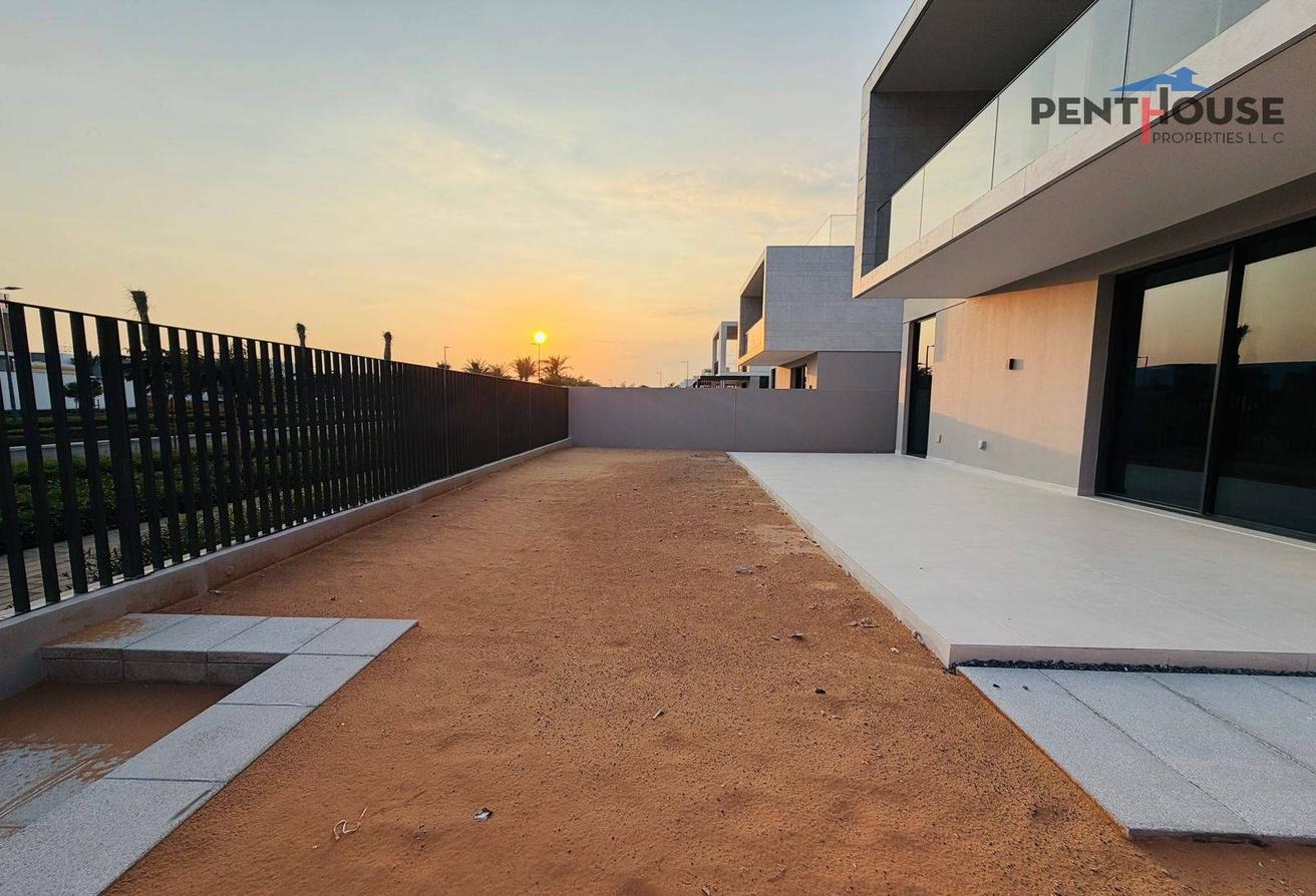 Ultra Luxurious | Brand New | Boulevard view photo 4