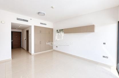 Apartment - Studio - 1 for rent in Al Waleed Garden 2 - Al Waleed Garden - Al Jaddaf - Dubai Apartment - Studio - 1 for rent in Al Waleed Garden 2 - Al Waleed Garden - Al Jaddaf - Dubai