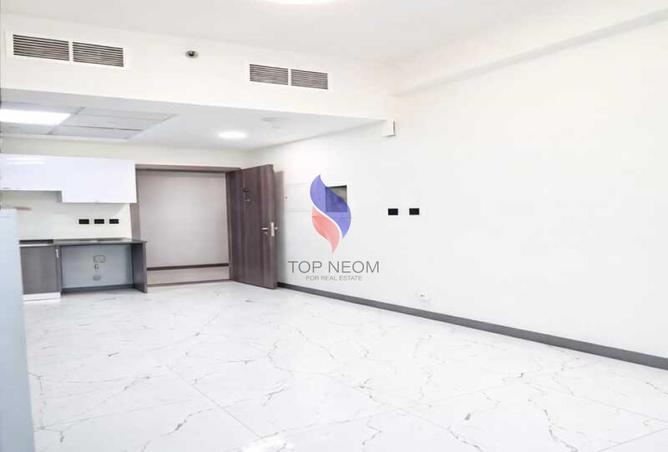 VACANT - HIGH FLOOR - PRIME LOCATION